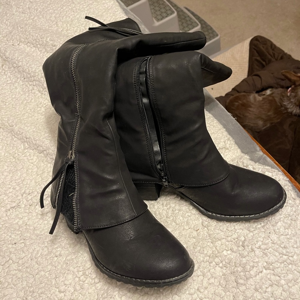 Women’s Fergie Muk Luk 2” heel riding boots size 9